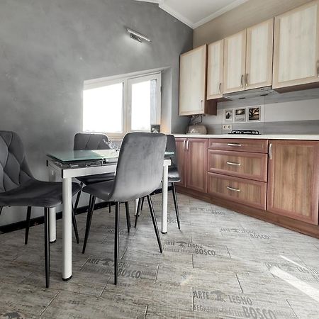 Apartments On Zaliznychna 49 Ιβανό-Φρανκίβσκ Εξωτερικό φωτογραφία
