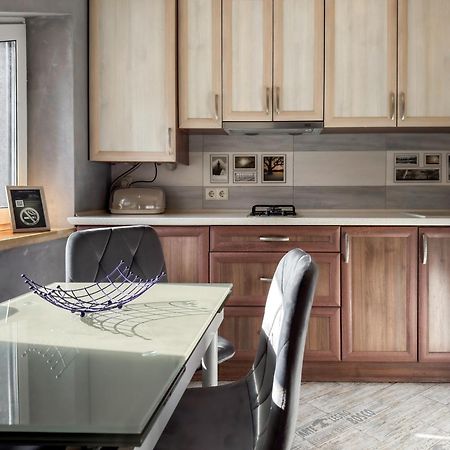 Apartments On Zaliznychna 49 Ιβανό-Φρανκίβσκ Εξωτερικό φωτογραφία