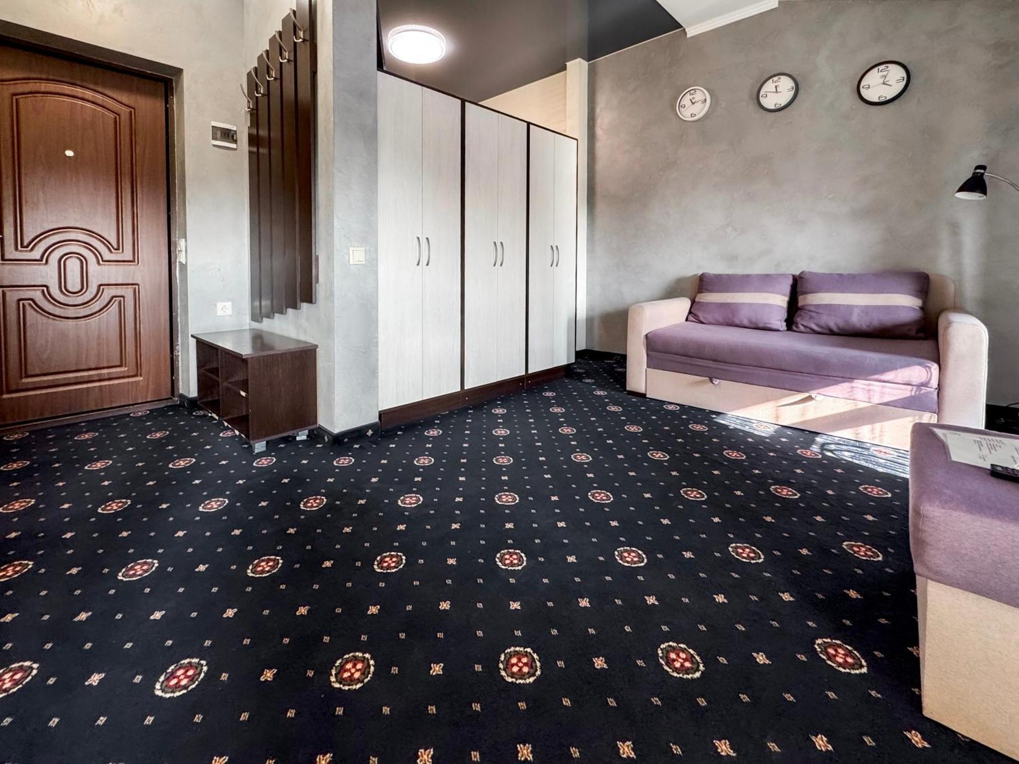 Apartments On Zaliznychna 49 Ιβανό-Φρανκίβσκ Εξωτερικό φωτογραφία