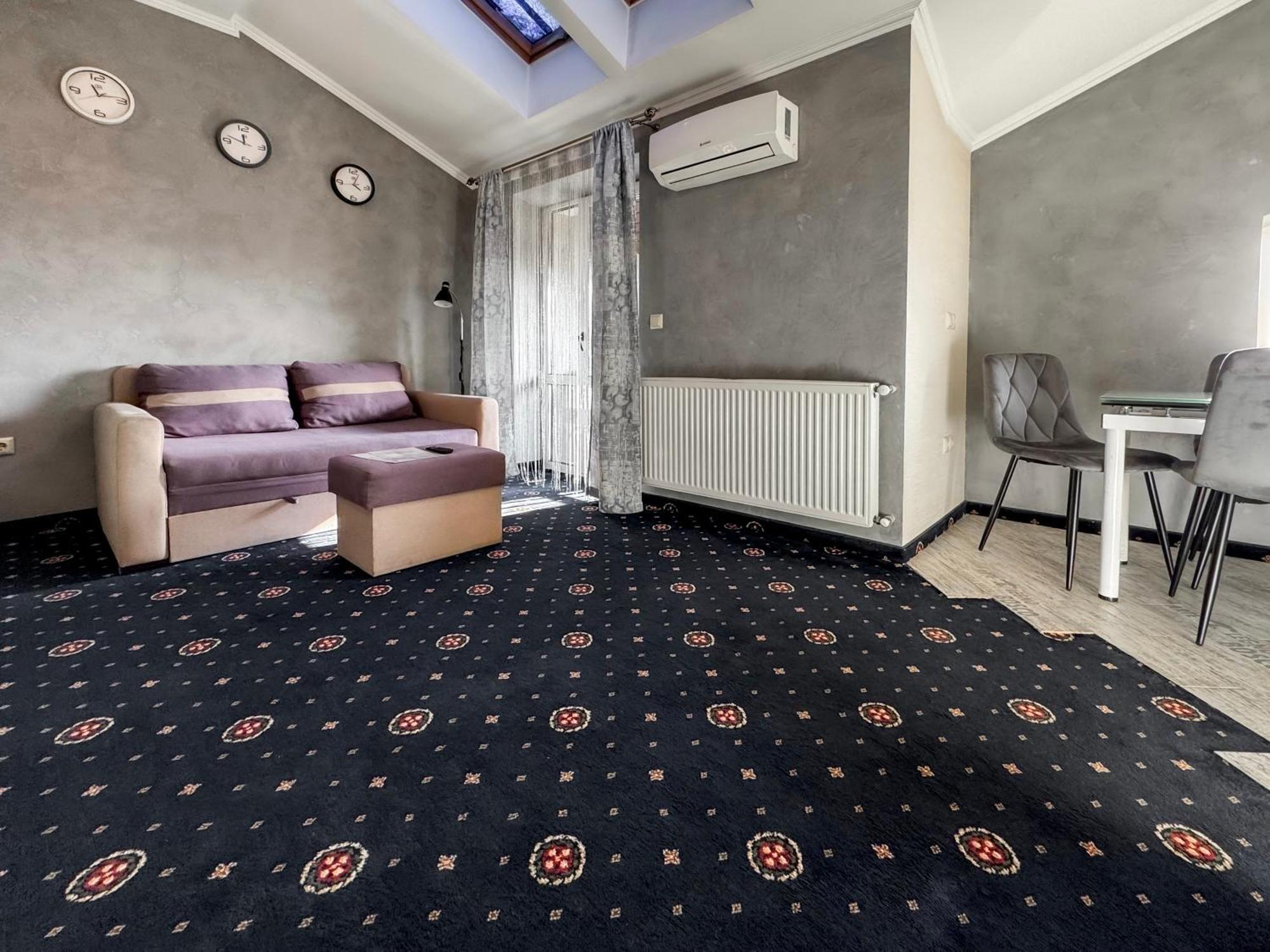 Apartments On Zaliznychna 49 Ιβανό-Φρανκίβσκ Εξωτερικό φωτογραφία