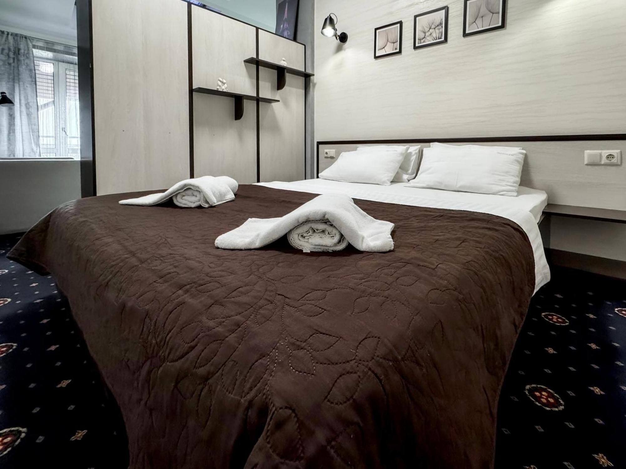 Apartments On Zaliznychna 49 Ιβανό-Φρανκίβσκ Εξωτερικό φωτογραφία
