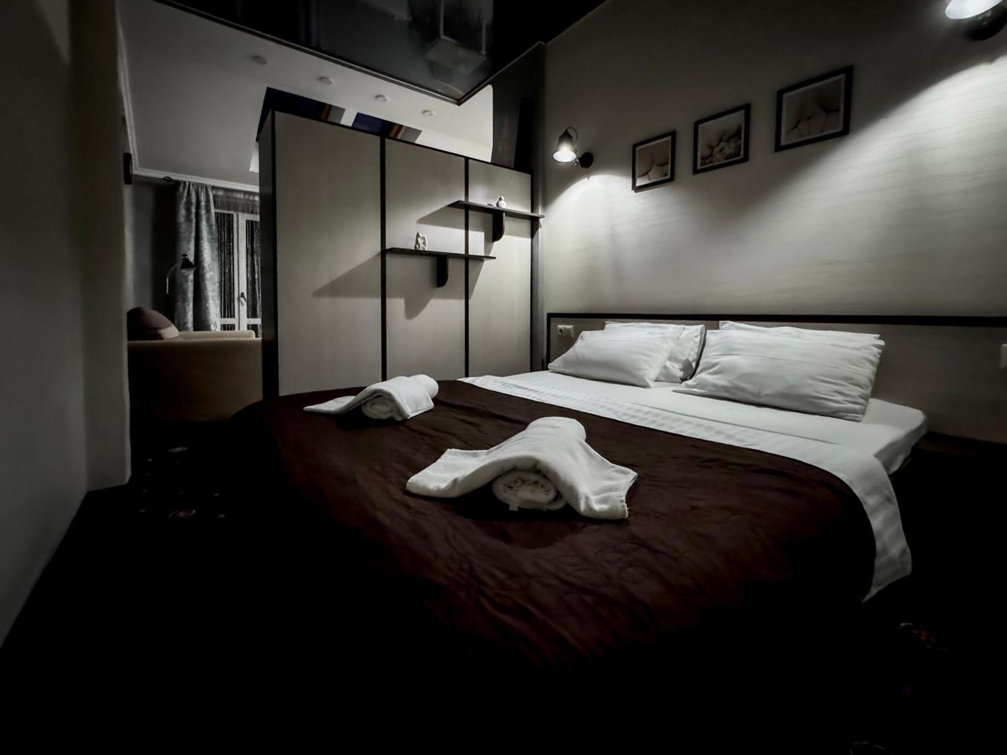 Apartments On Zaliznychna 49 Ιβανό-Φρανκίβσκ Εξωτερικό φωτογραφία