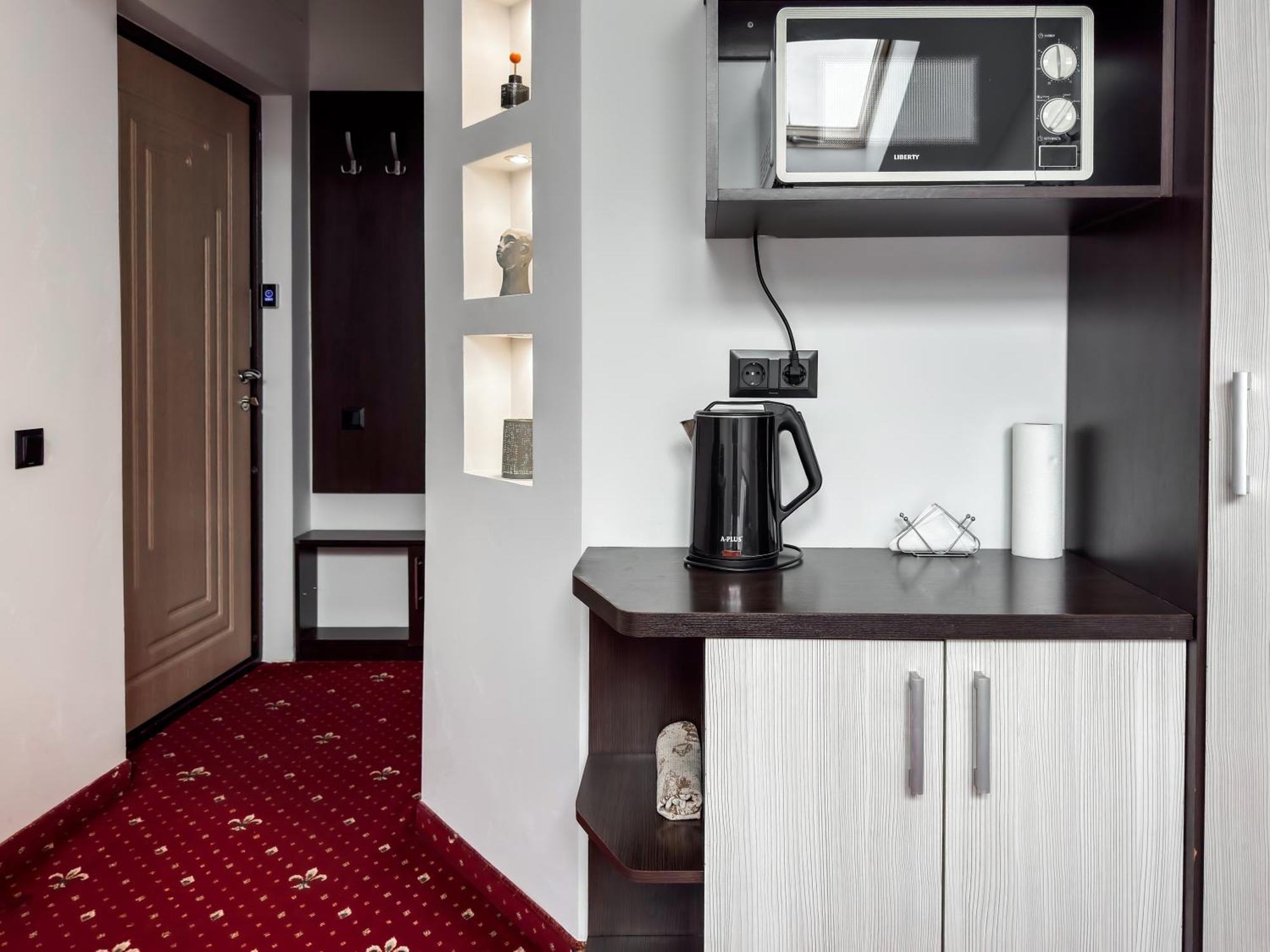 Apartments On Zaliznychna 49 Ιβανό-Φρανκίβσκ Εξωτερικό φωτογραφία