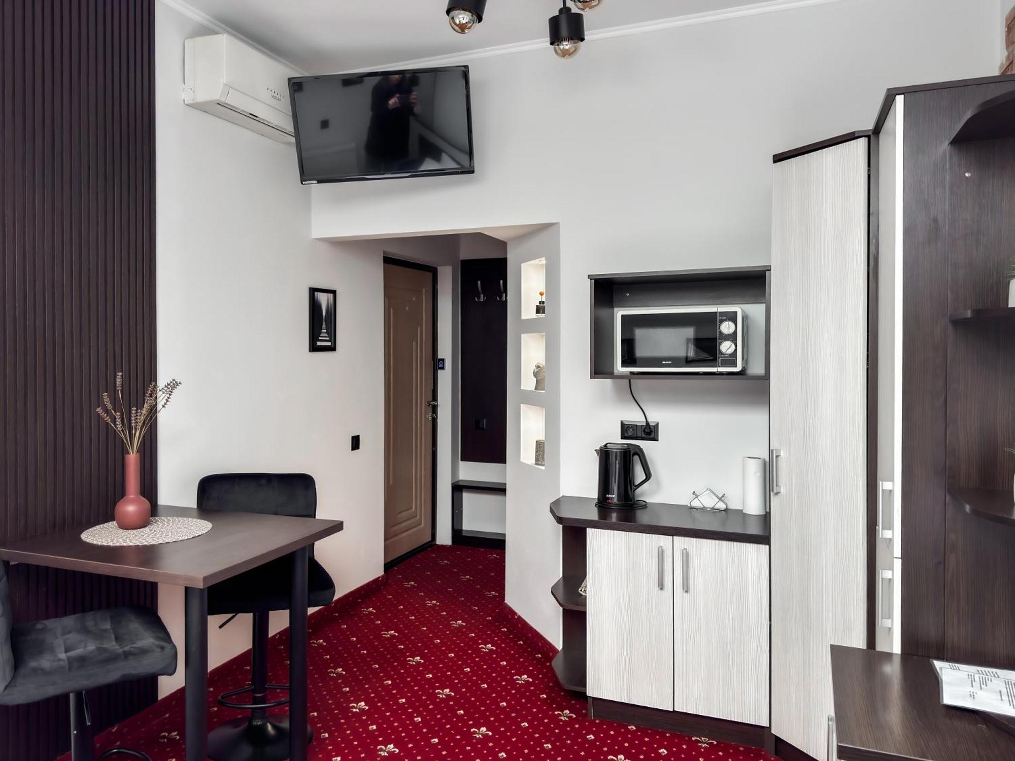 Apartments On Zaliznychna 49 Ιβανό-Φρανκίβσκ Εξωτερικό φωτογραφία