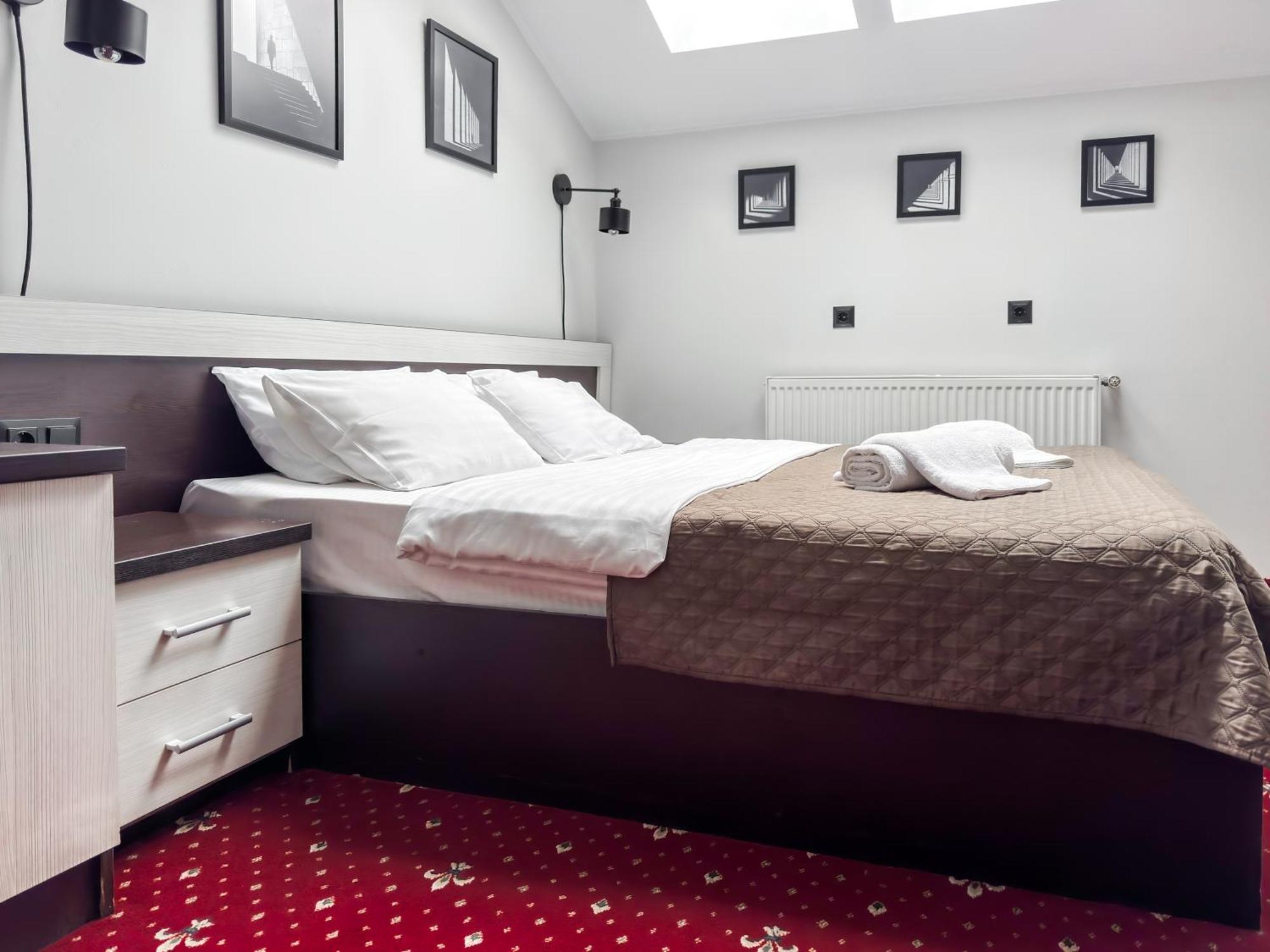 Apartments On Zaliznychna 49 Ιβανό-Φρανκίβσκ Εξωτερικό φωτογραφία