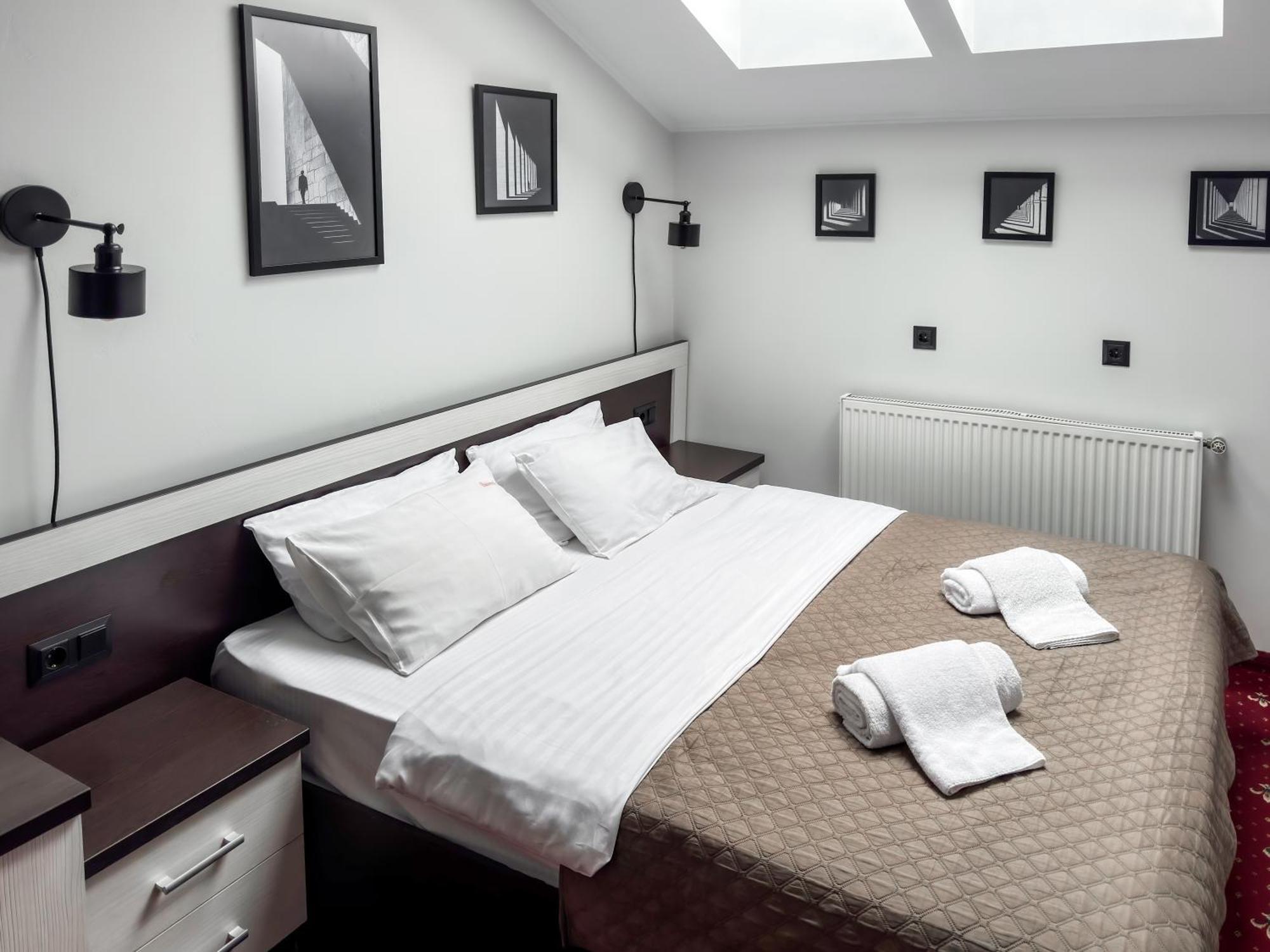 Apartments On Zaliznychna 49 Ιβανό-Φρανκίβσκ Εξωτερικό φωτογραφία