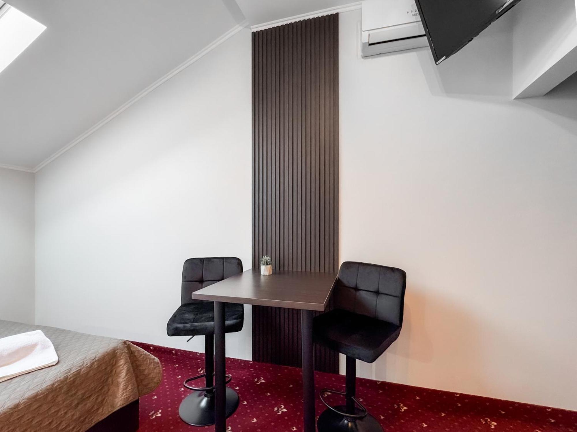 Apartments On Zaliznychna 49 Ιβανό-Φρανκίβσκ Εξωτερικό φωτογραφία