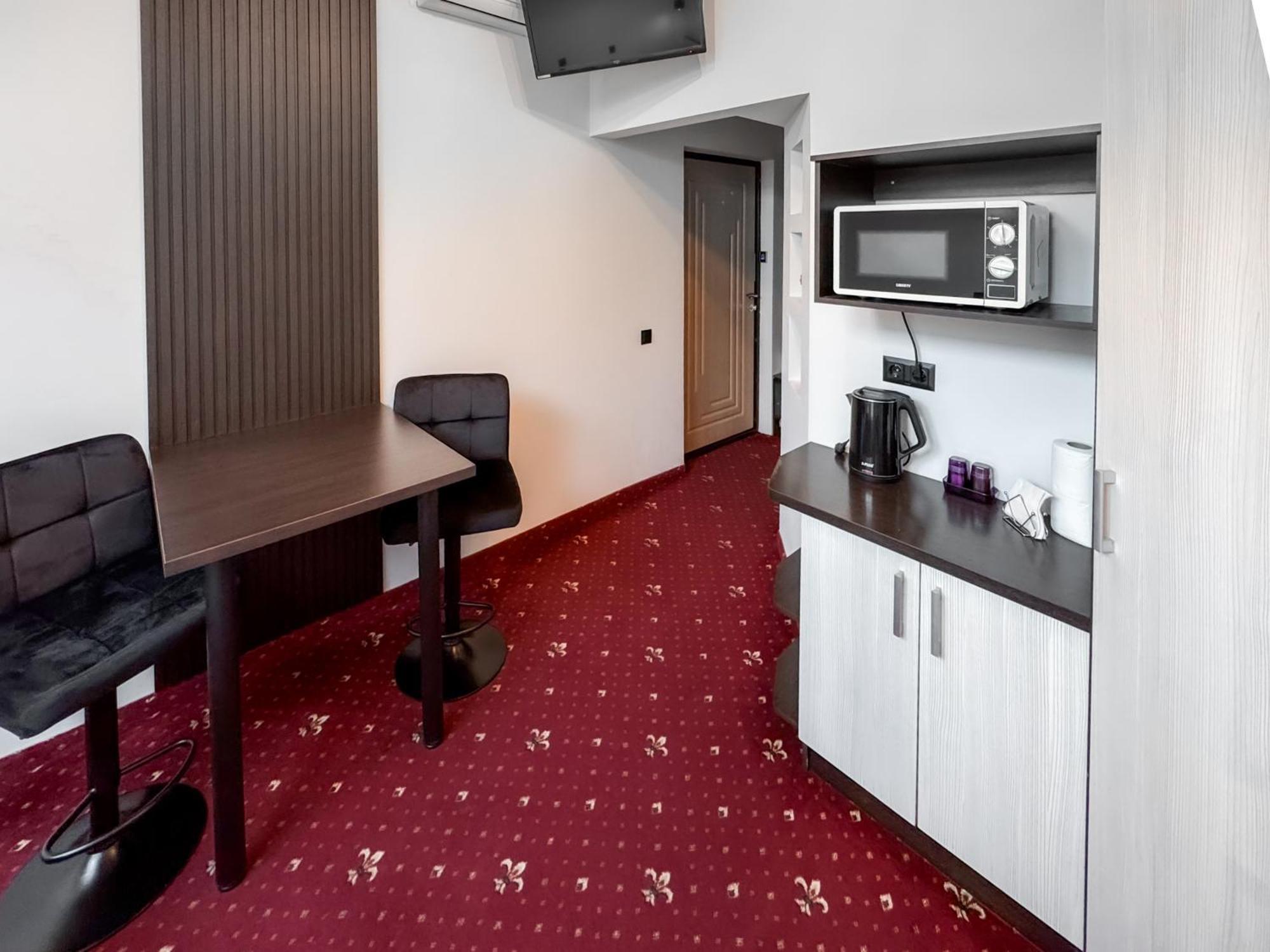 Apartments On Zaliznychna 49 Ιβανό-Φρανκίβσκ Εξωτερικό φωτογραφία