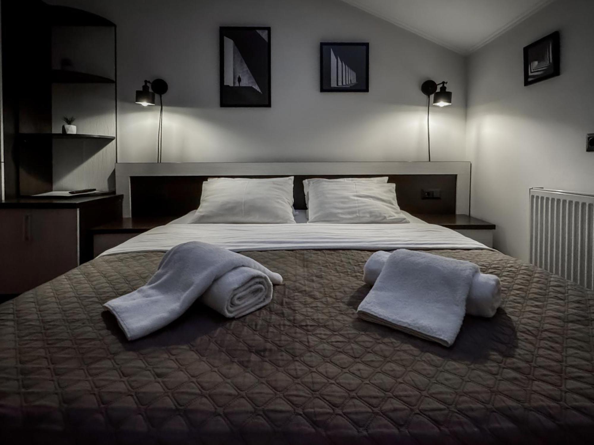 Apartments On Zaliznychna 49 Ιβανό-Φρανκίβσκ Εξωτερικό φωτογραφία