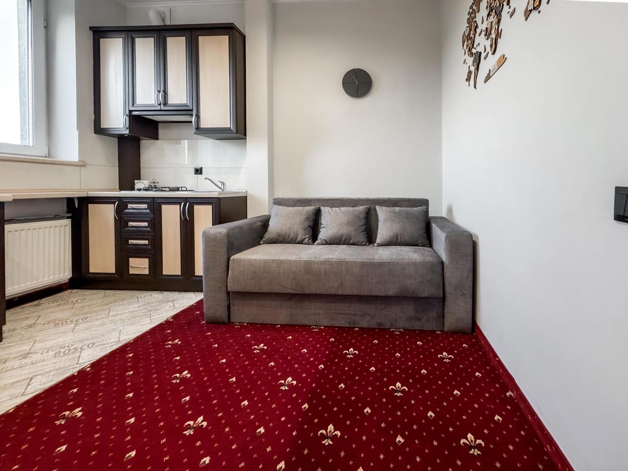 Apartments On Zaliznychna 49 Ιβανό-Φρανκίβσκ Εξωτερικό φωτογραφία