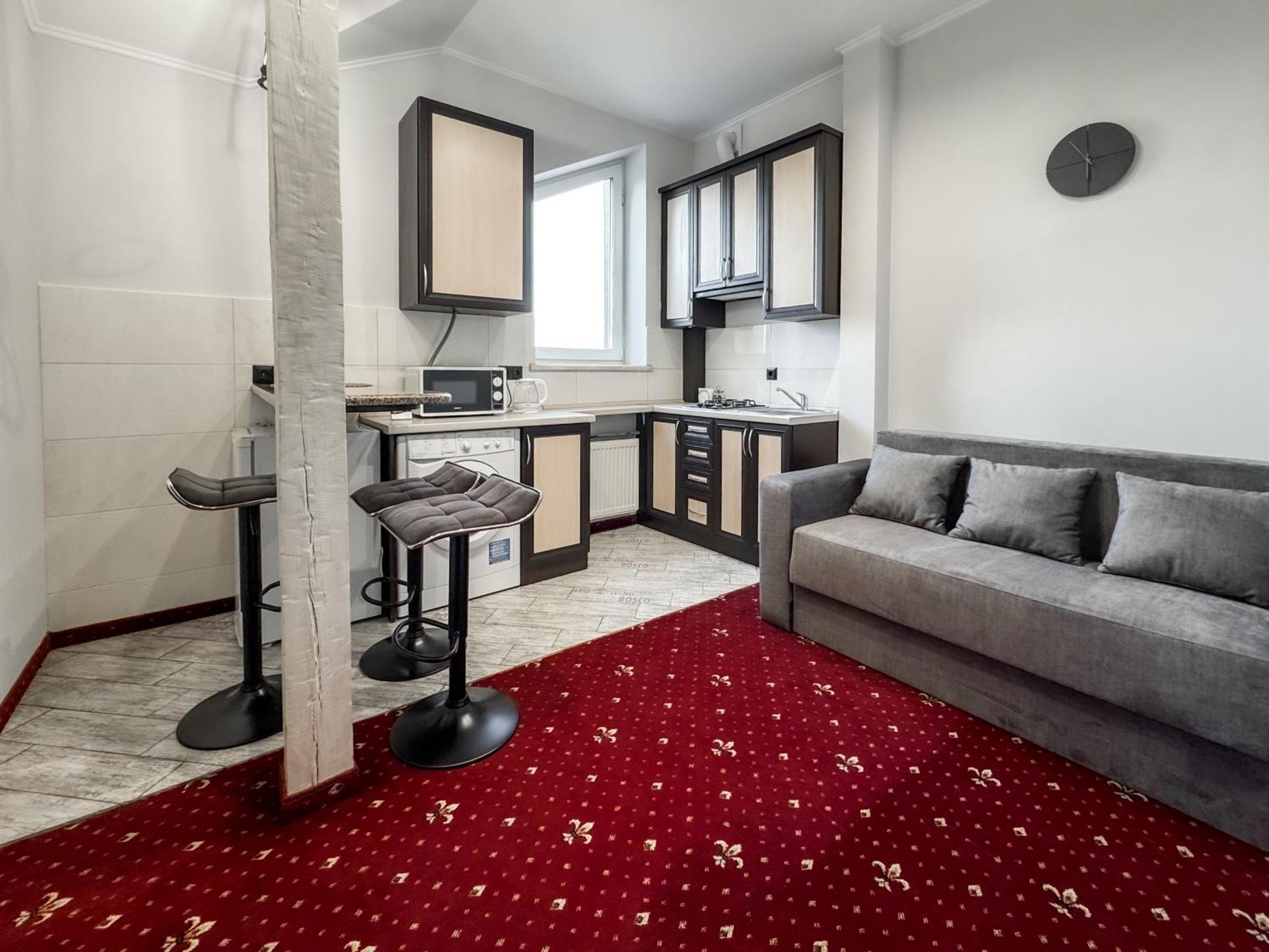 Apartments On Zaliznychna 49 Ιβανό-Φρανκίβσκ Εξωτερικό φωτογραφία