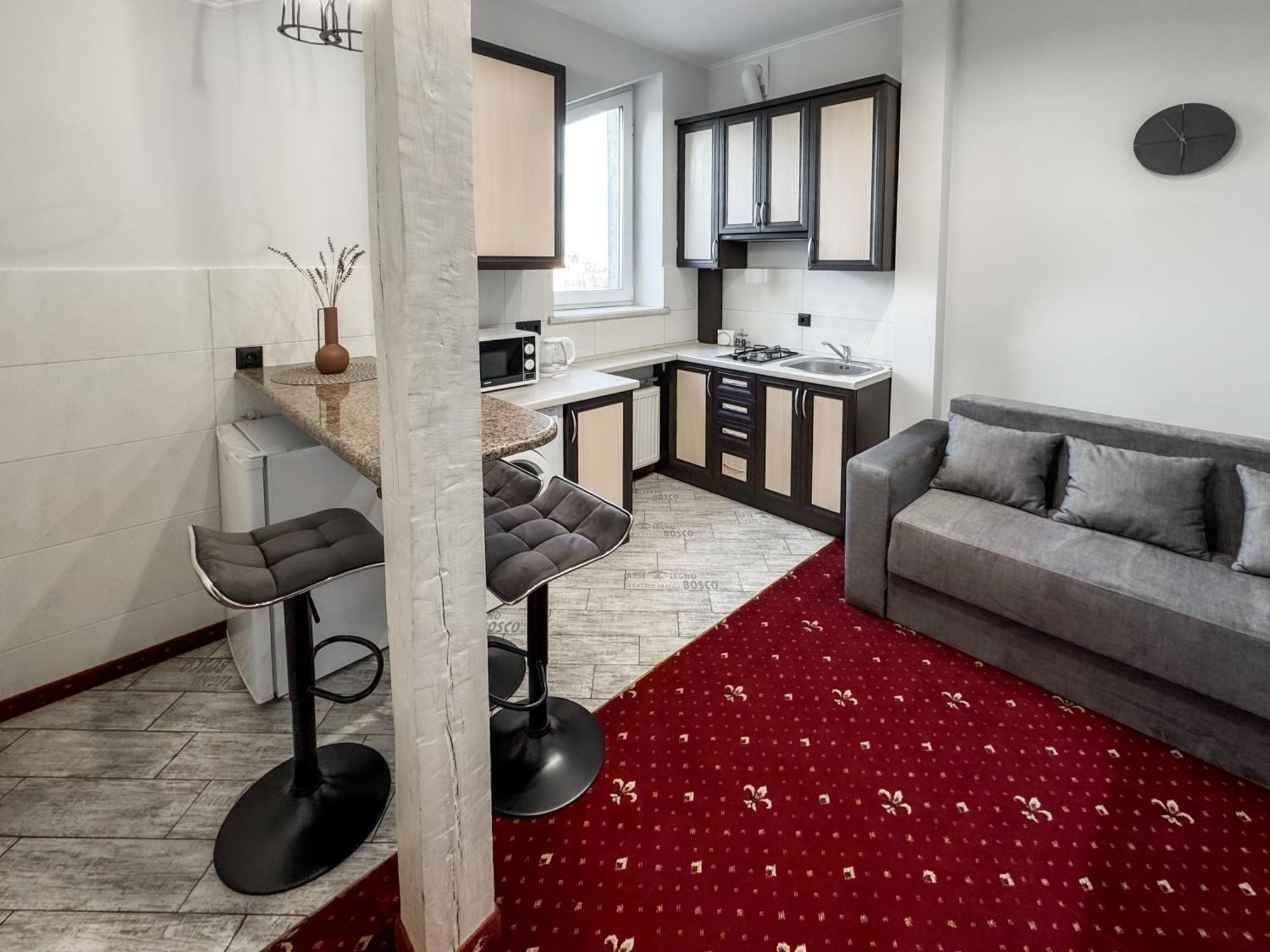 Apartments On Zaliznychna 49 Ιβανό-Φρανκίβσκ Εξωτερικό φωτογραφία