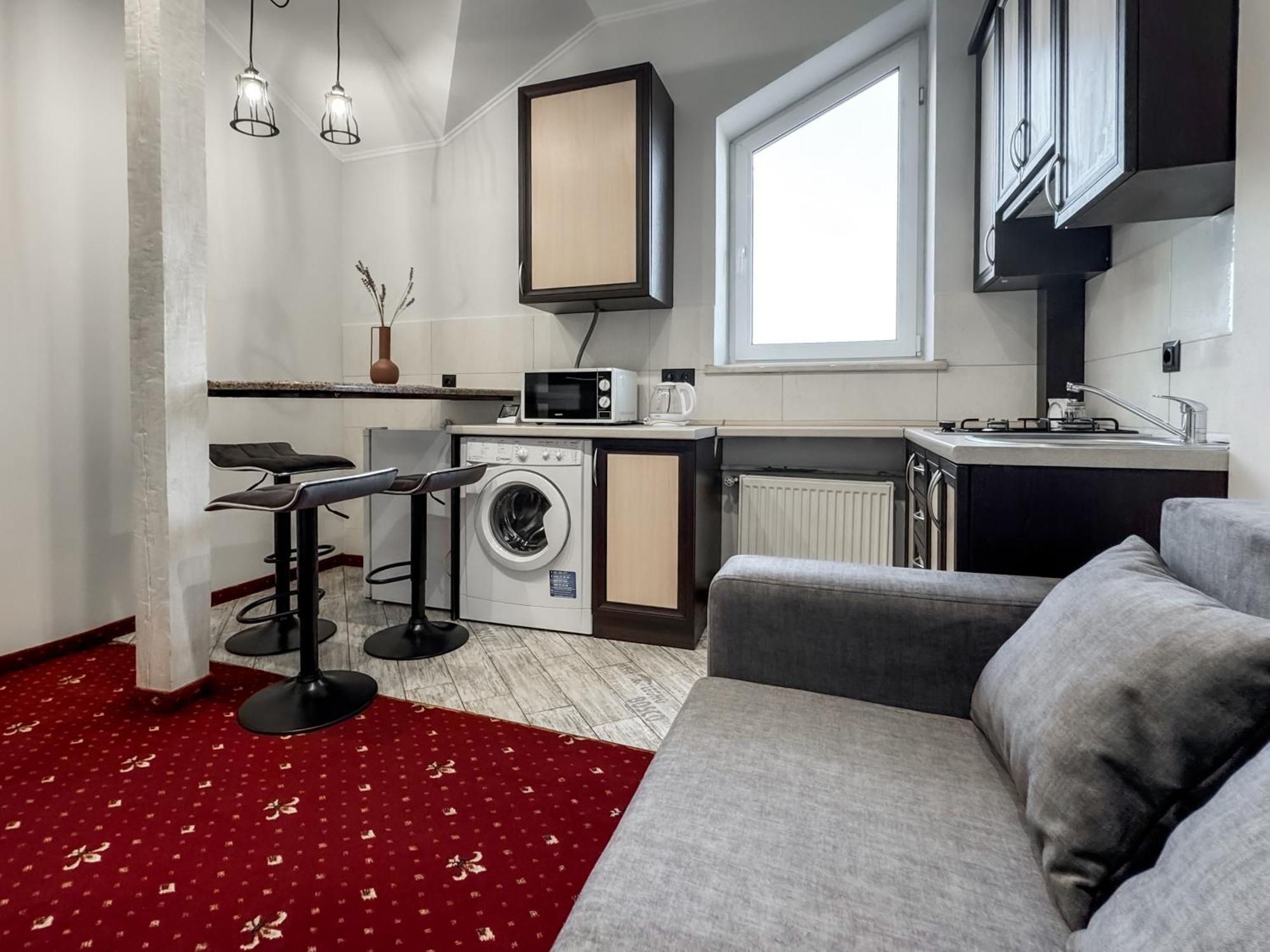 Apartments On Zaliznychna 49 Ιβανό-Φρανκίβσκ Εξωτερικό φωτογραφία