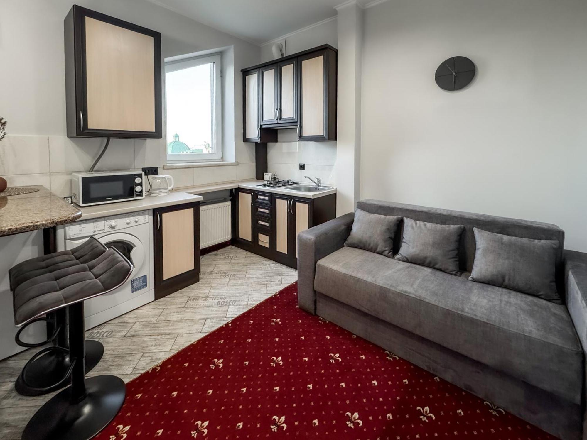 Apartments On Zaliznychna 49 Ιβανό-Φρανκίβσκ Εξωτερικό φωτογραφία