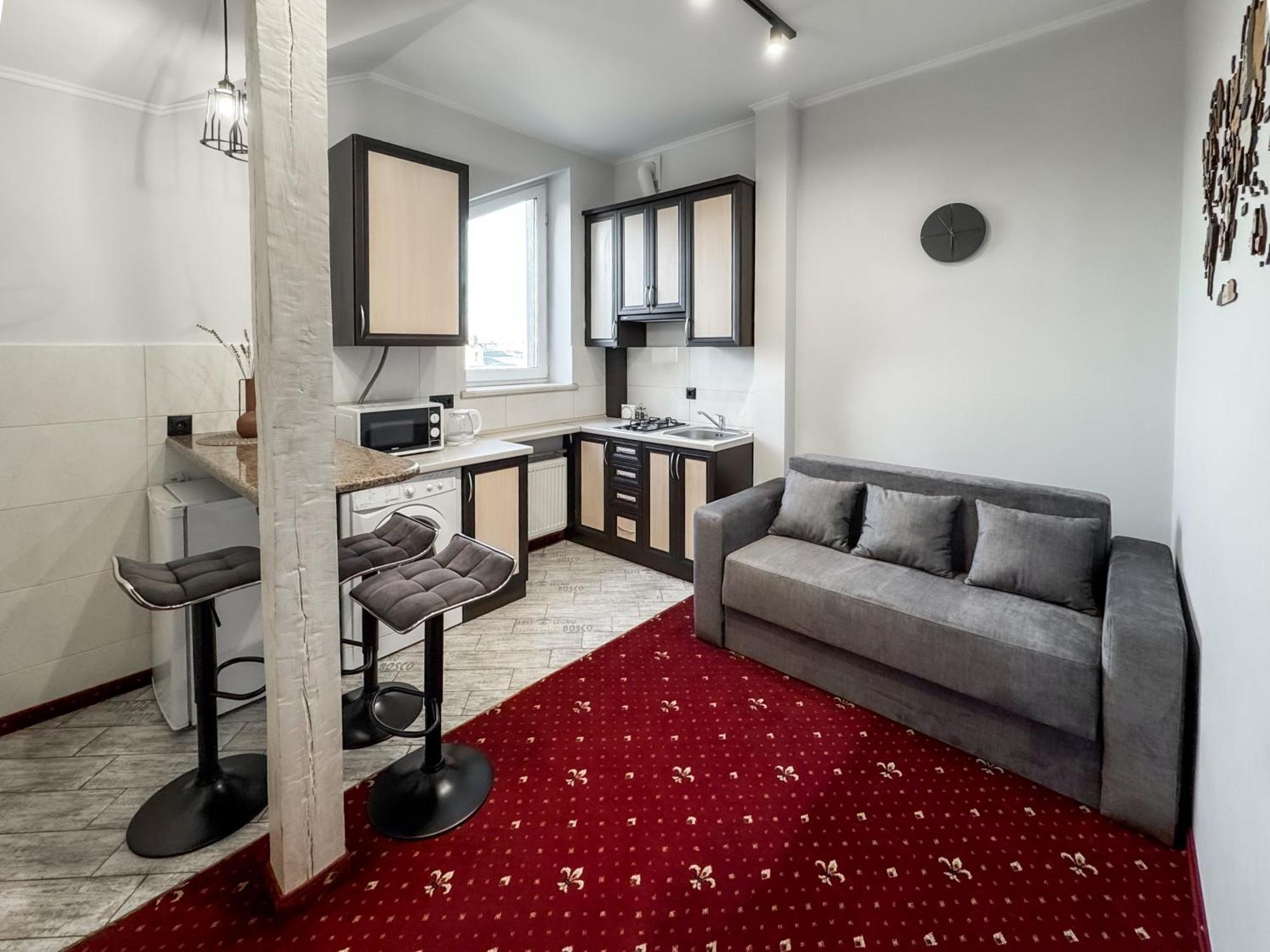 Apartments On Zaliznychna 49 Ιβανό-Φρανκίβσκ Εξωτερικό φωτογραφία