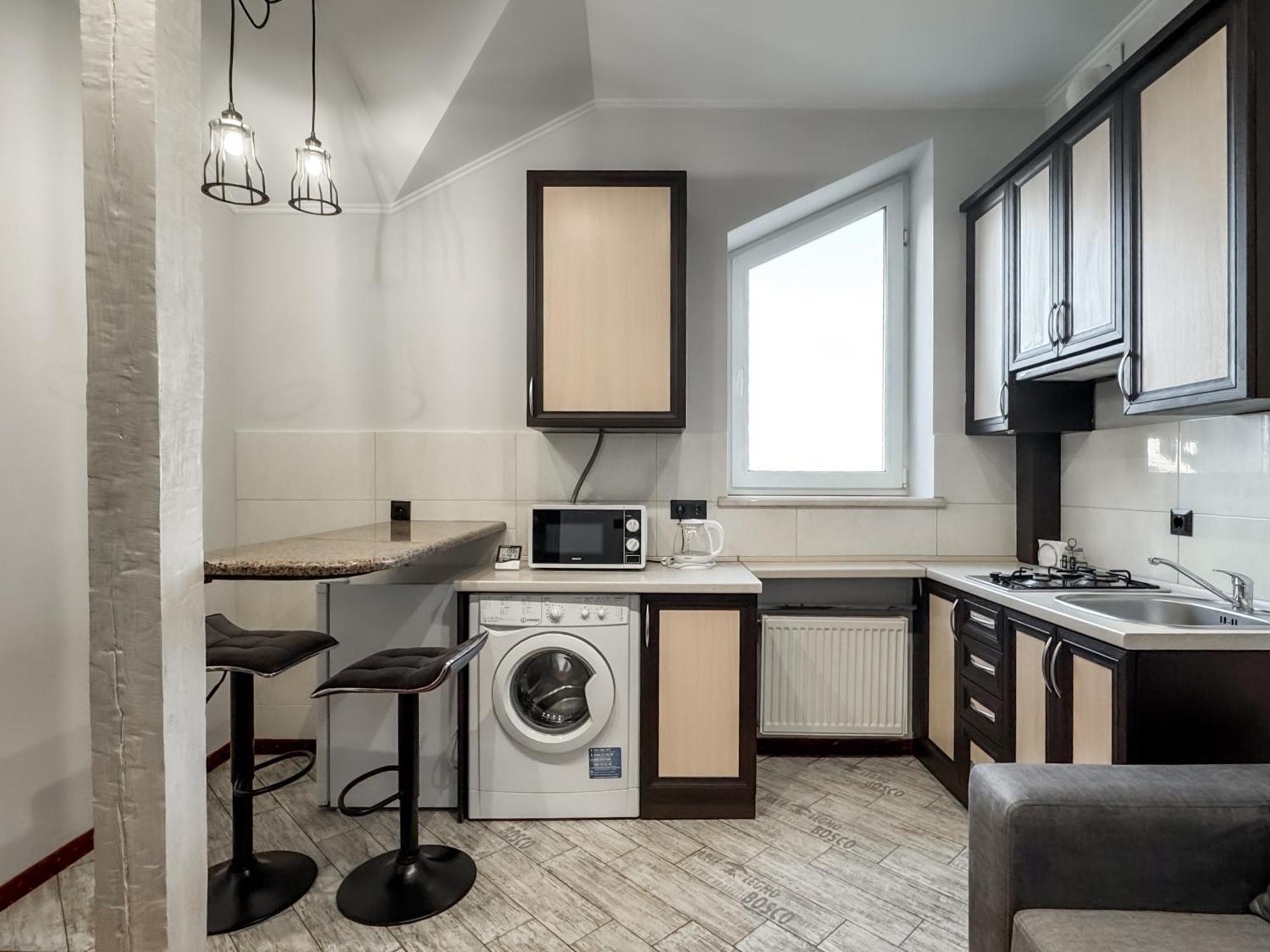 Apartments On Zaliznychna 49 Ιβανό-Φρανκίβσκ Εξωτερικό φωτογραφία