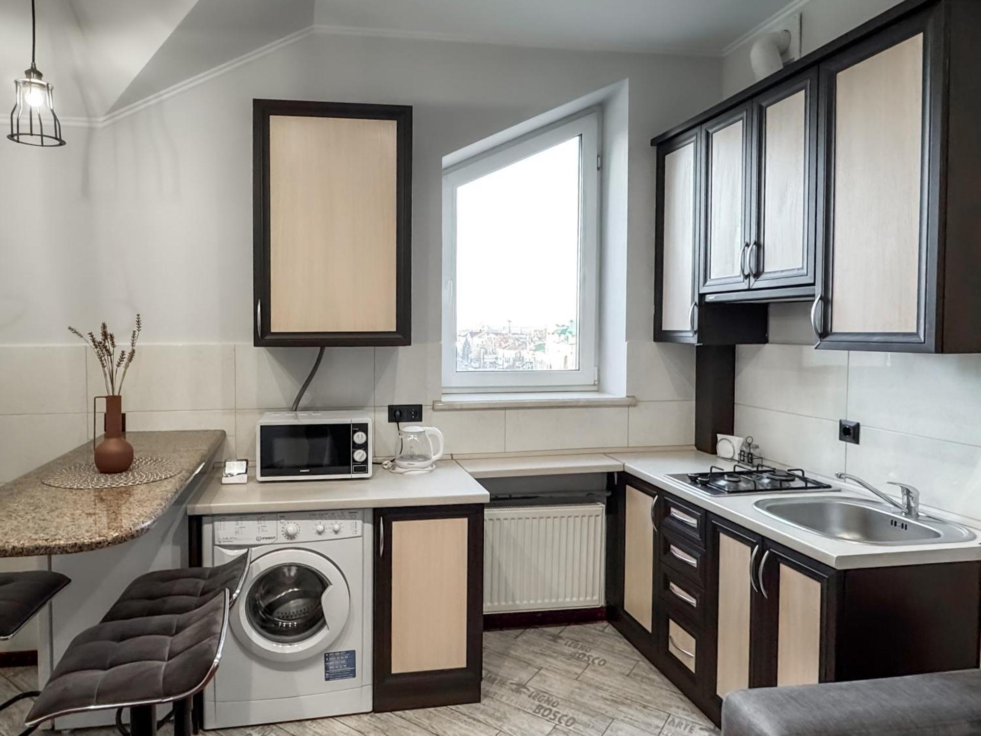 Apartments On Zaliznychna 49 Ιβανό-Φρανκίβσκ Εξωτερικό φωτογραφία