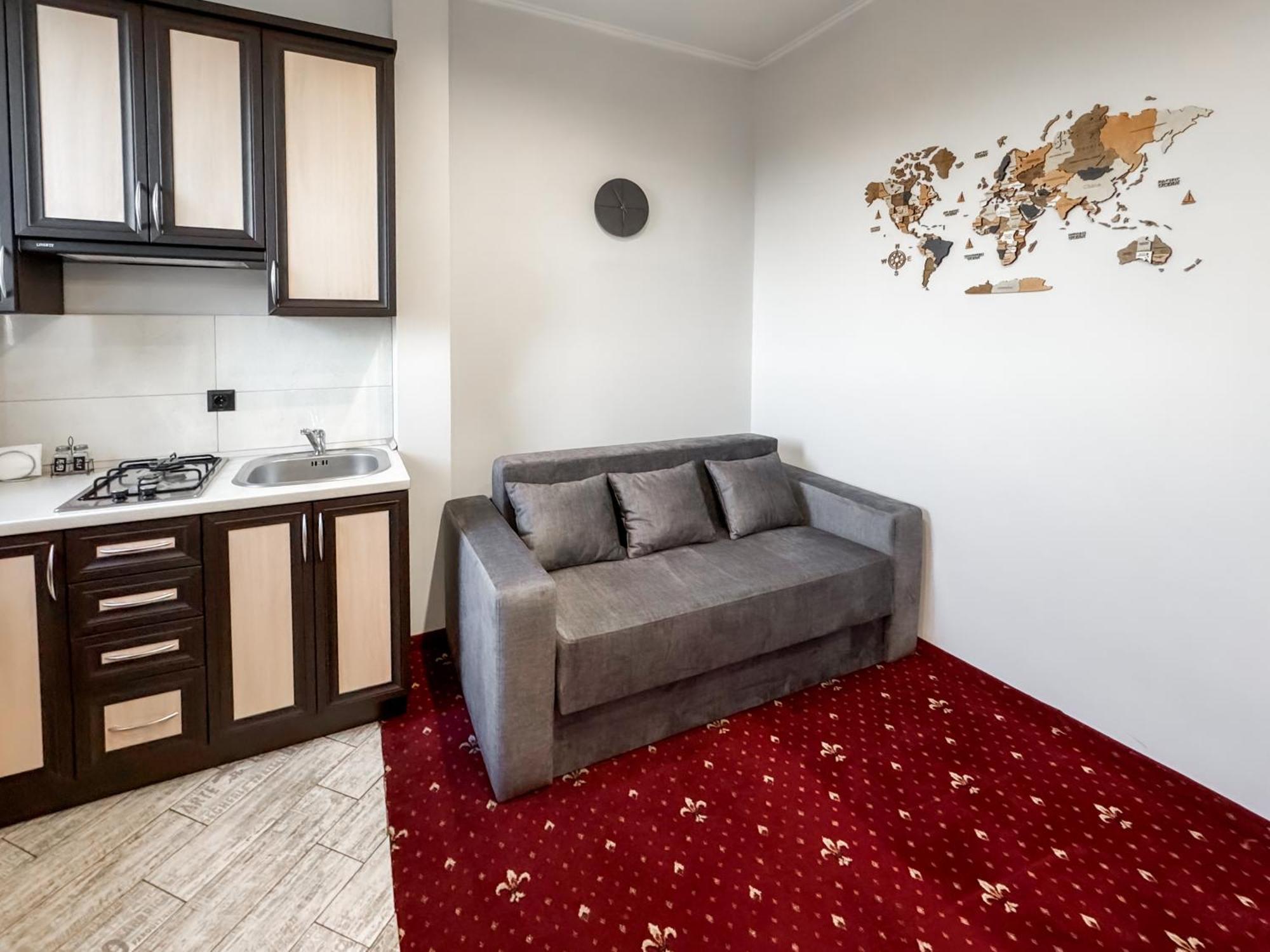 Apartments On Zaliznychna 49 Ιβανό-Φρανκίβσκ Εξωτερικό φωτογραφία