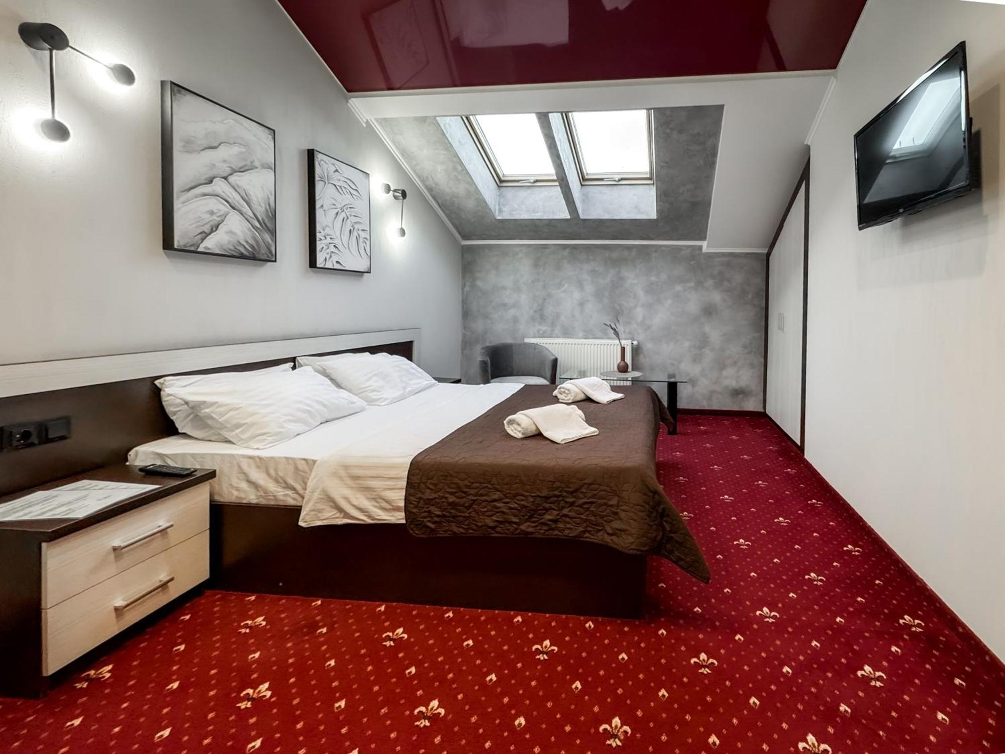 Apartments On Zaliznychna 49 Ιβανό-Φρανκίβσκ Εξωτερικό φωτογραφία